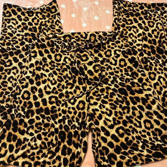 Leopard Print and Black Lounge Pants - Picture 4 of 7